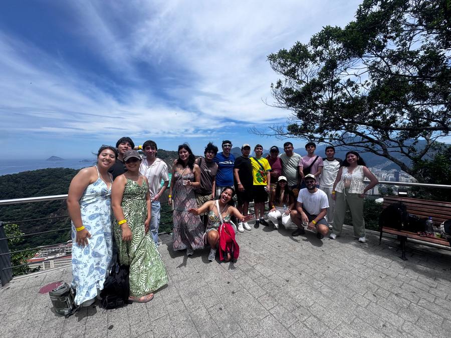 Grupo SpeakWrite en un mirador de Río de Janeiro